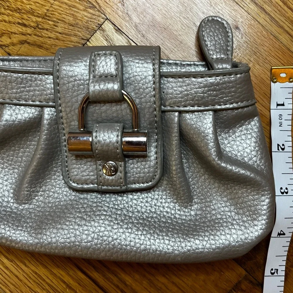 NY and Company secure flap